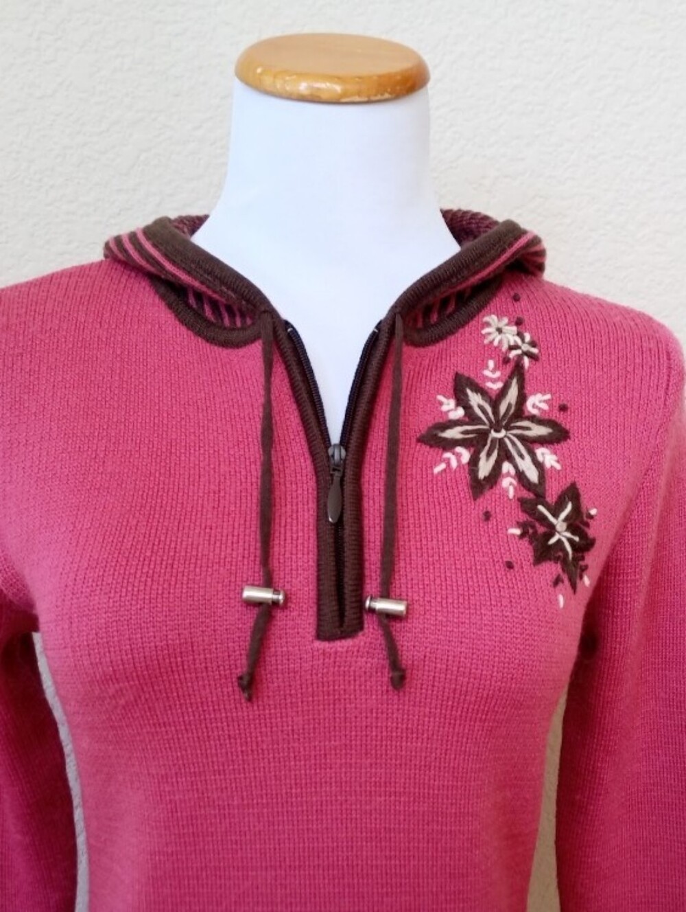 Icelandic Design pink wool floral embroidered hooded quarter zip sweater - Picture 2 of 8